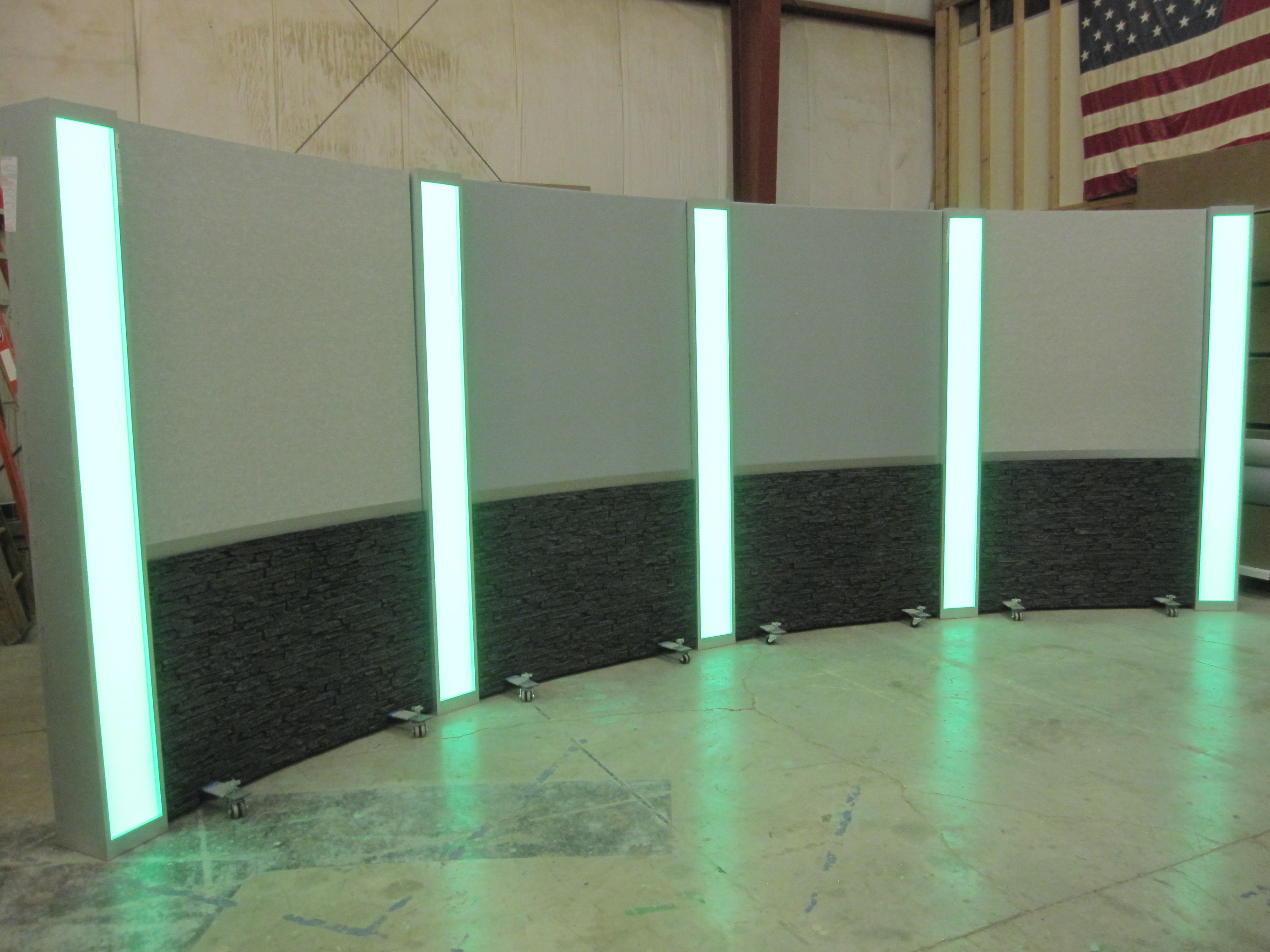 Rolling Panel System, Light box columns, LED columns, set background, studio background, reversible background ,modular background, UNISET