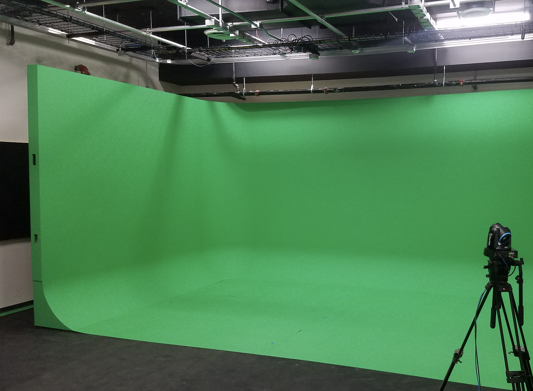 cyclorama, CYC, free standing cyclorama, free standing cyc, free standing green screen, green screen, chroma key green, green call, virtual environment, cycs, dc bar association