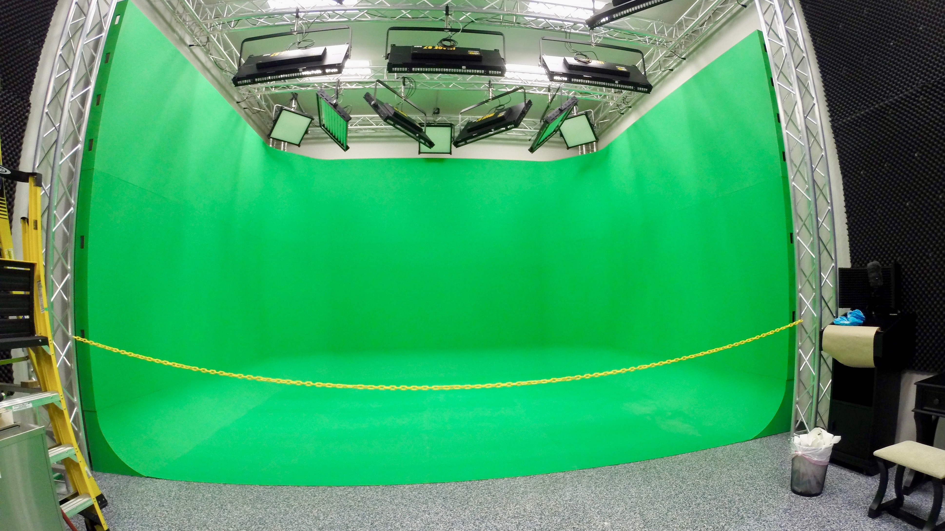 cyclorama, green screen, green call, virtual environment, cycs, U shaped