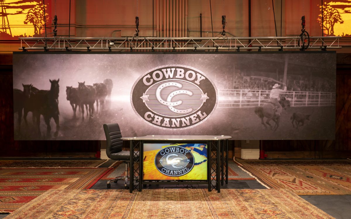 UNISET broadcast desk for news studios