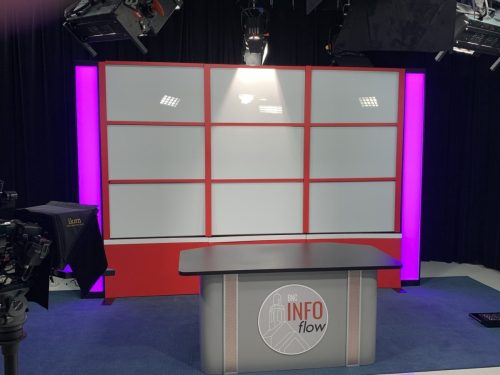 Cap Media light box columns